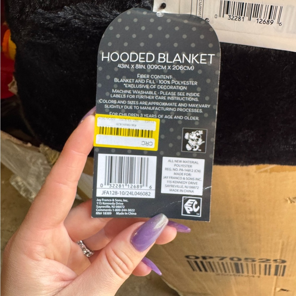 Mini mouse hooded blanket - Picture 3 of 4